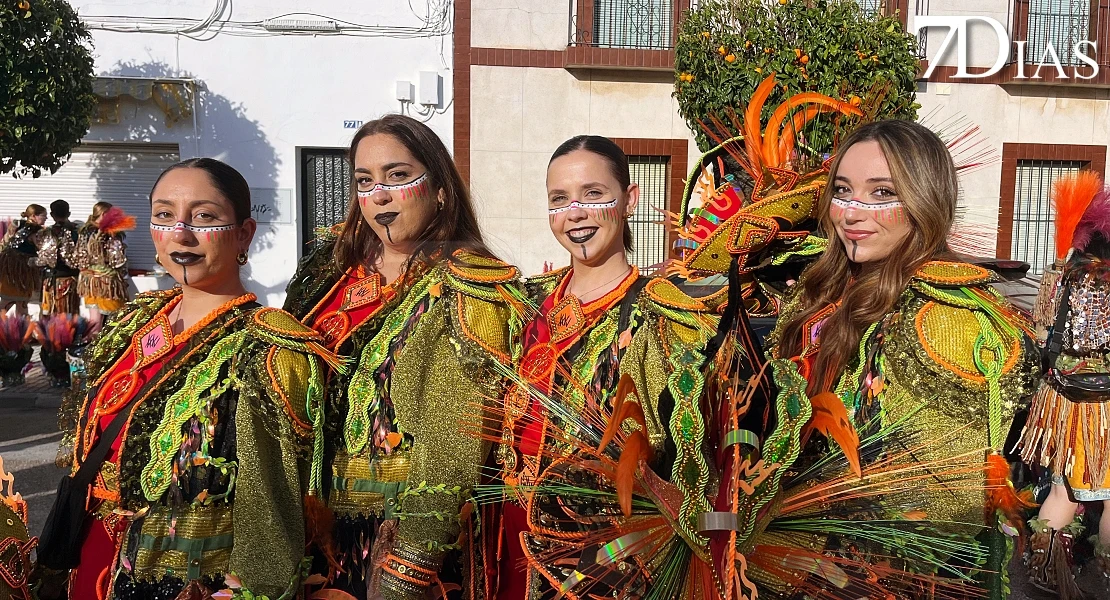 Los carnavaleros apoyan a Balumba maquillándose como la comparsa en Talavera