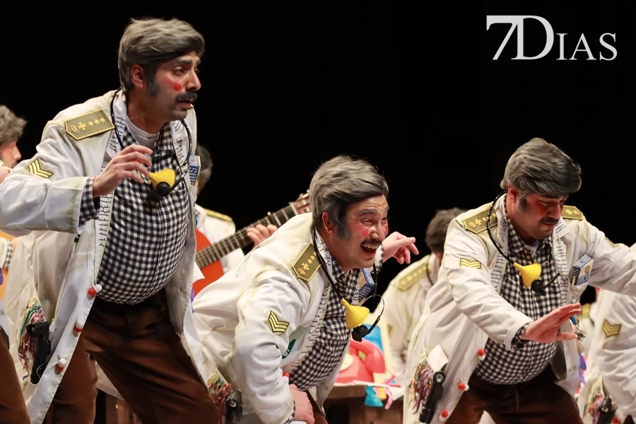 Actuación y entrevista de la murga Los Camballotas en la final del COMBA 2026