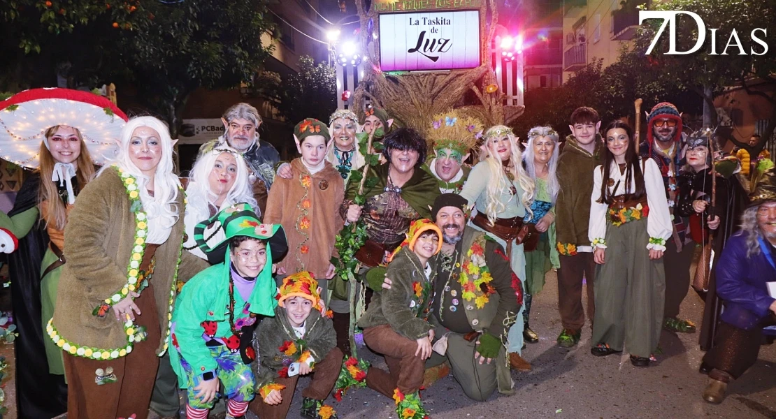 Imágenes de Artefactos y Grupos de Animación en el Gran Desfile del Carnaval de Badajoz 2026