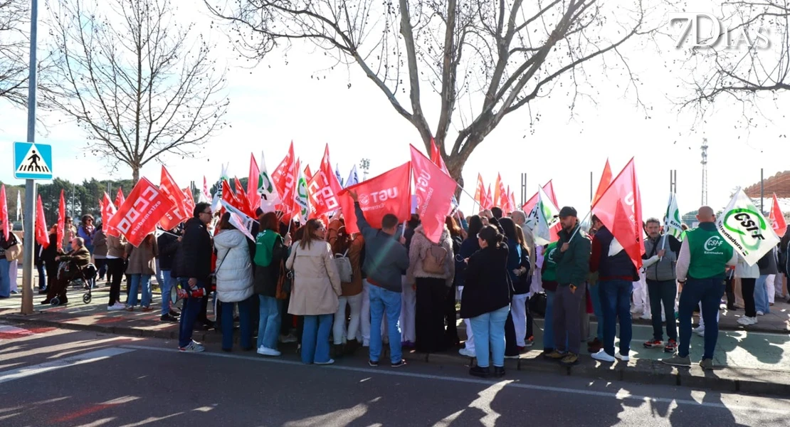 Trabajadores de la residencia La Granadilla: "No sonó la alarma, teníamos las llamas encima"