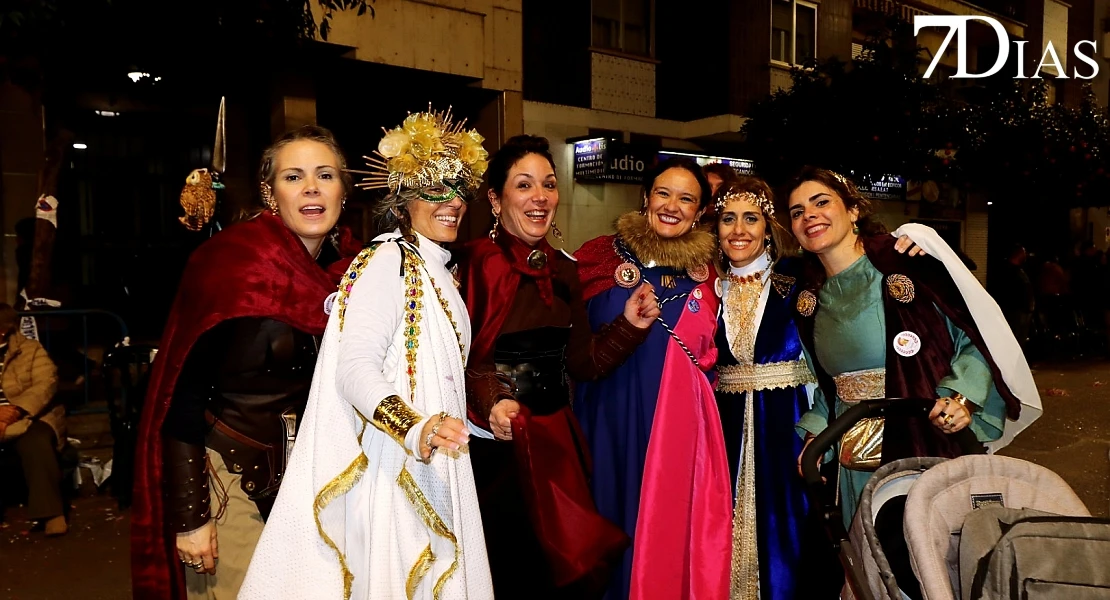 Imágenes de Artefactos y Grupos de Animación en el Gran Desfile del Carnaval de Badajoz 2026