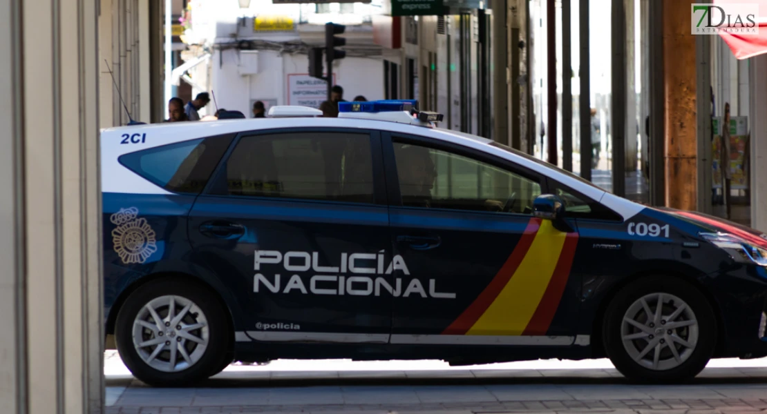 Detenido un violento ladrón en Badajoz que utilizaba un patinete e iba armado