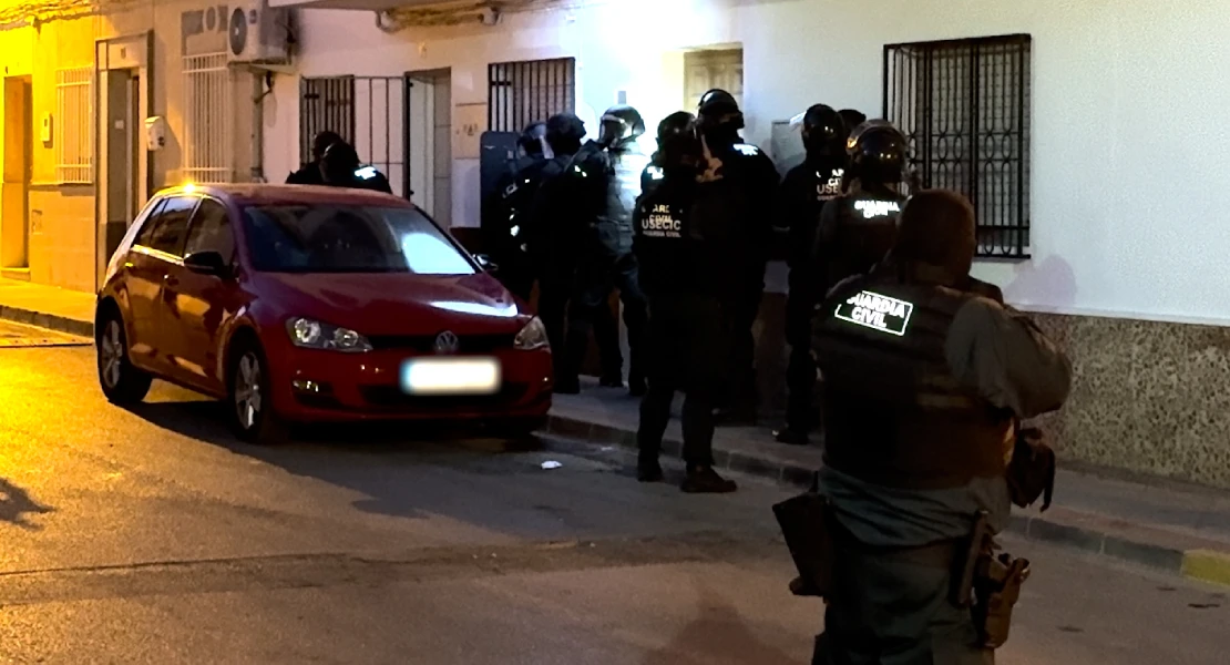 Varios jóvenes detenidos por disparar desde un coche a dos personas