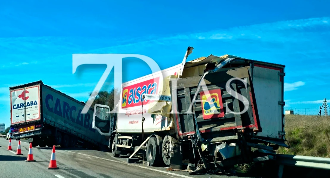 Colisión entre dos camiones en la A-5
