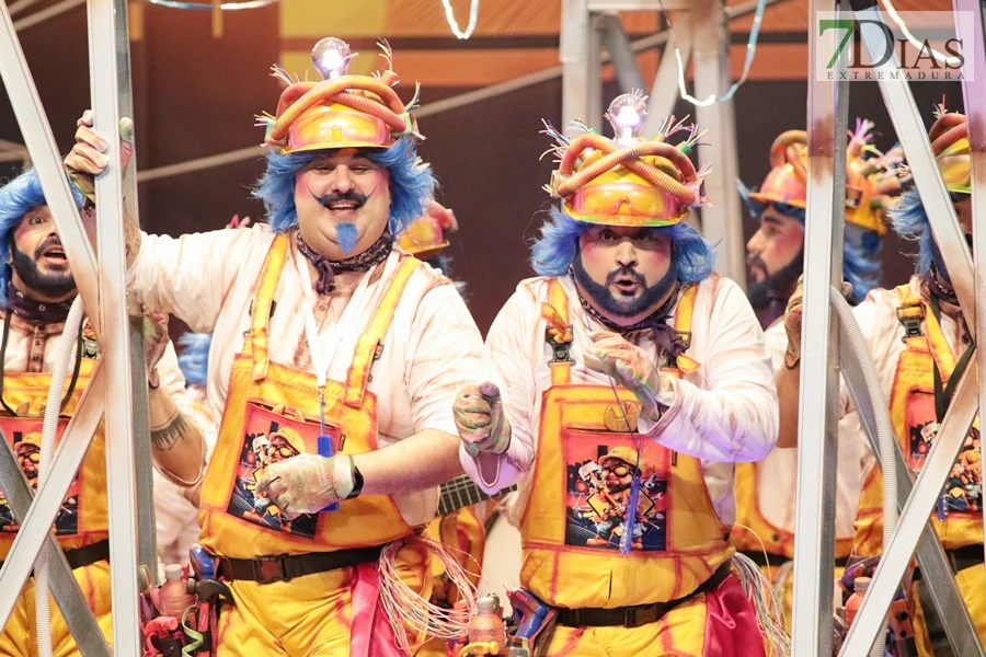 Actuación y entrevista a la murga Los Mirinda en el COMBA 2026