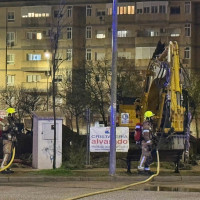 Bomberos intervienen en la rotura de una tubería de gas en Cáceres