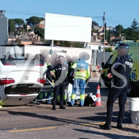 Un aparatoso vuelco a la entrada de Badajoz deja un hombre atrapado