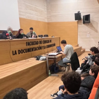 La UEx celebra el Día Mundial de la Radio con un programa dedicado al Carnaval de Badajoz