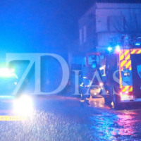 Un amplio dispositivo trabaja en un incendio en la barriada del Tulio (BA)