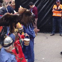 Intervención del Seprona en pleno desfile: lo que ha ocurrido con el águila de El Vaivén