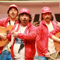 Actuación de la murga Valentín, entrenador infantil  en preliminares del COMBA 2026