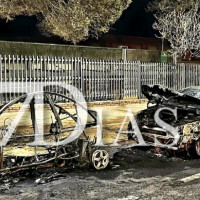 Un incendio calcina dos vehículos esta madrugada en Cáceres