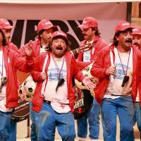 Actuación y entrevista a la murga Valentín, entrenador infantil en Semifinales del COMBA 2026