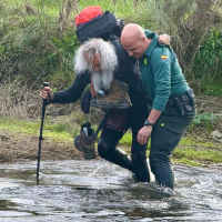 Rescatan a un peregrino tras sufrir una caída y desorientarse en un pantano extremeño