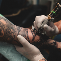 Sanidad ordena la retirada del mercado de estas tintas para tatuajes