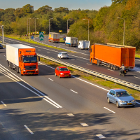 La DGT prepara cambios en la normativa de adelantamientos en autovías y autopistas