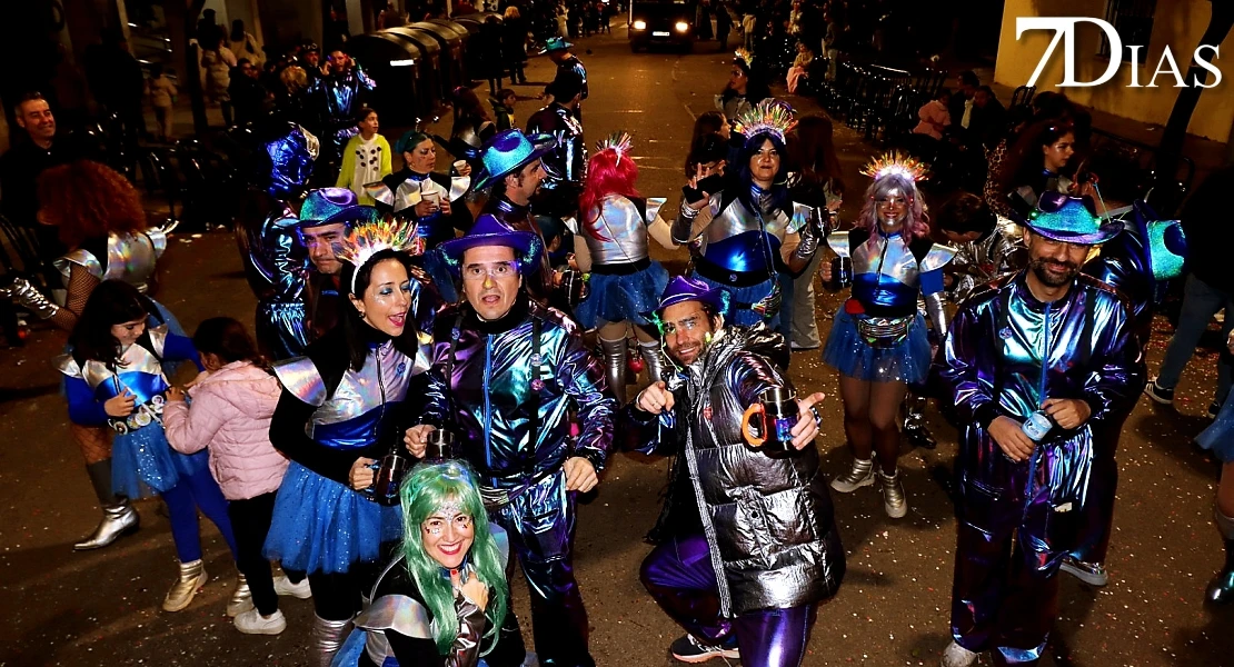 Imágenes de Artefactos y Grupos de Animación en el Gran Desfile del Carnaval de Badajoz 2026
