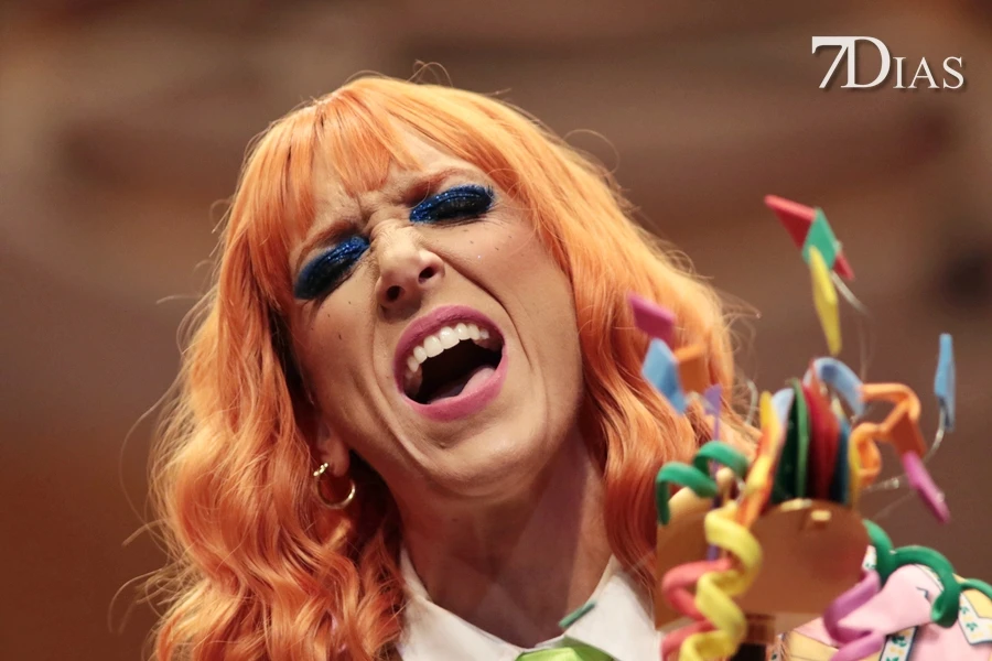 Actuación y entrevista de la murga Las Chimixurris en preliminares del COMBA 2026