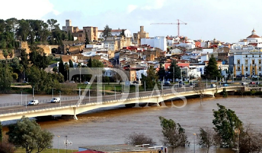 Cierran el Puente de la Autonomía en Badajoz