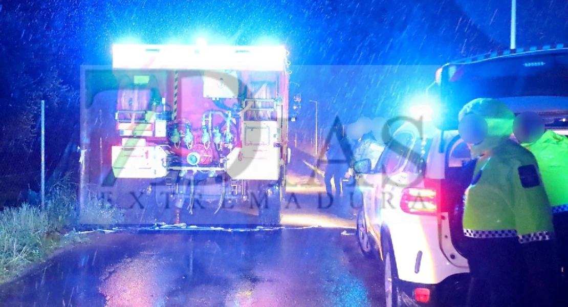 Una familia queda atrapada tras la crecida del río Calamón en Badajoz