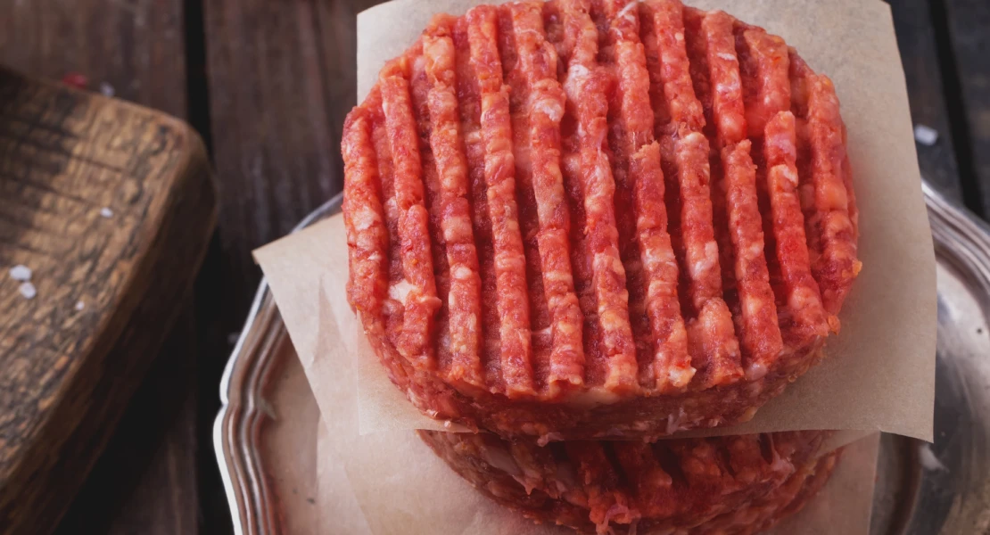 Cuidado con los alimentos poco cocinados: lanzan consejos para evitar la intoxicación