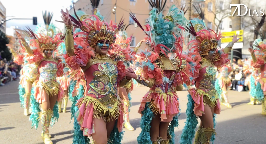 La comparsa XXX gana el Gran Desfile del Carnaval de Badajoz 2026