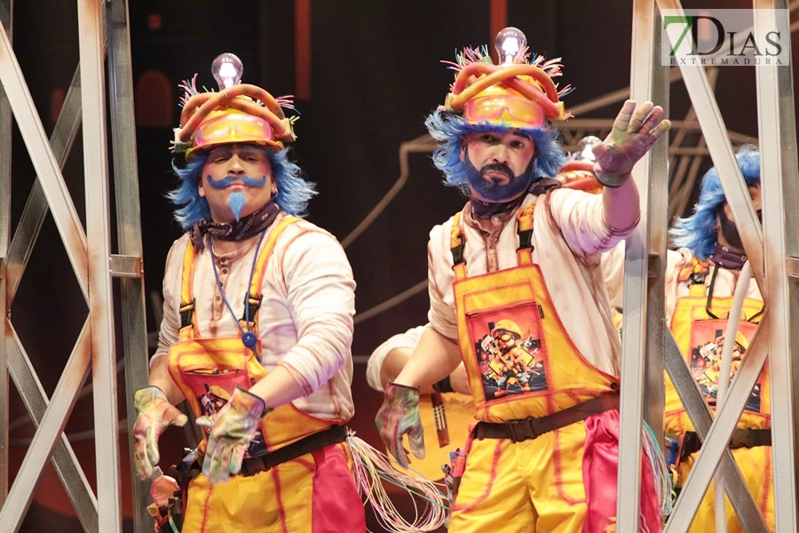 Actuación y entrevista a la murga Los Mirinda en el COMBA 2026