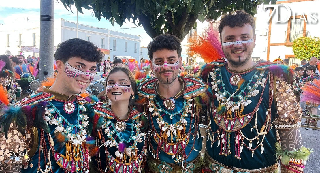 Los carnavaleros apoyan a Balumba maquillándose como la comparsa en Talavera