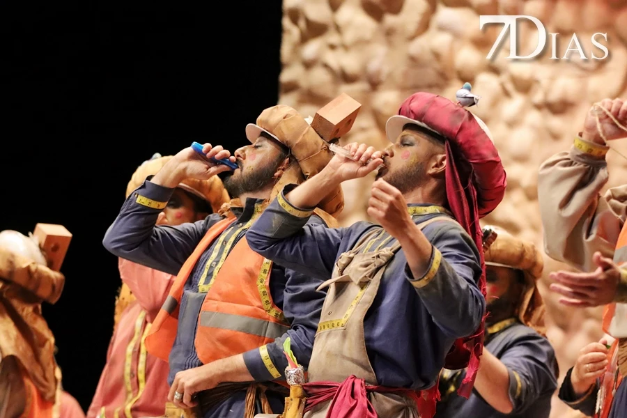 Actuación y entrevista de la murga Al Maridi en la final del COMBA 2026