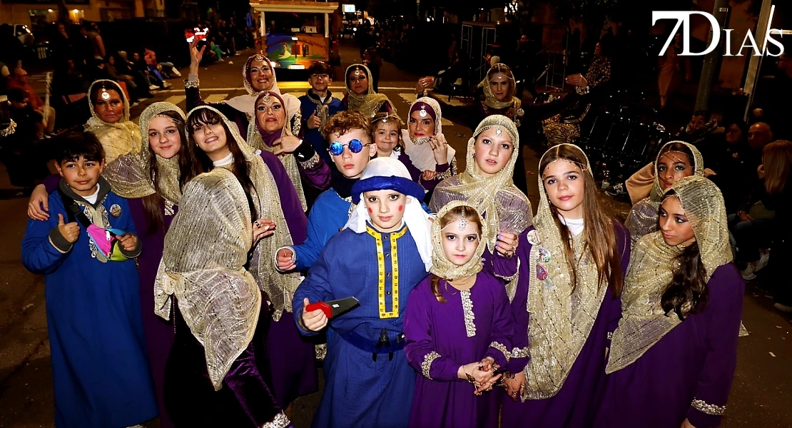 Imágenes de Artefactos y Grupos de Animación en el Gran Desfile del Carnaval de Badajoz 2026