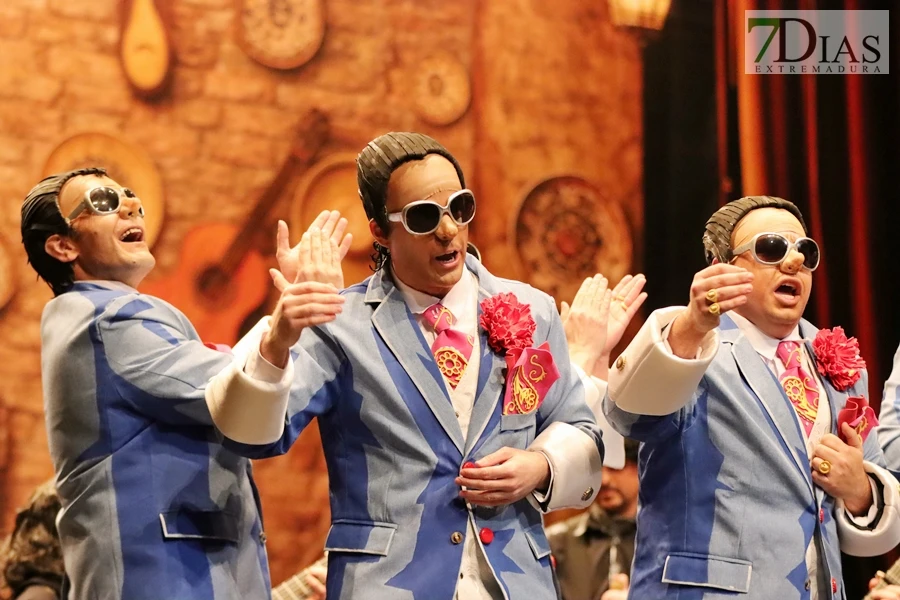 Acuación y entrevista de la murga A Contragolpe en el COMBA 2026