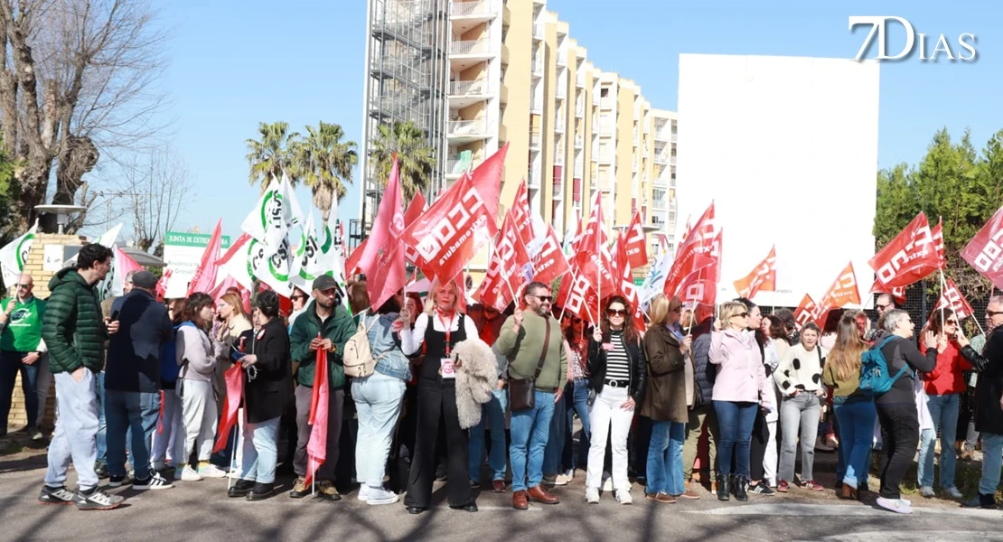 Trabajadores de la residencia La Granadilla: "No sonó la alarma, teníamos las llamas encima"