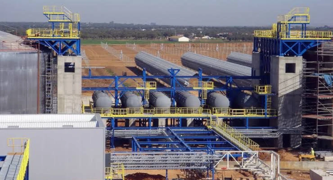 Incendio de madrugada en la planta termosolar Extresol en Torre de Miguel Sesmero