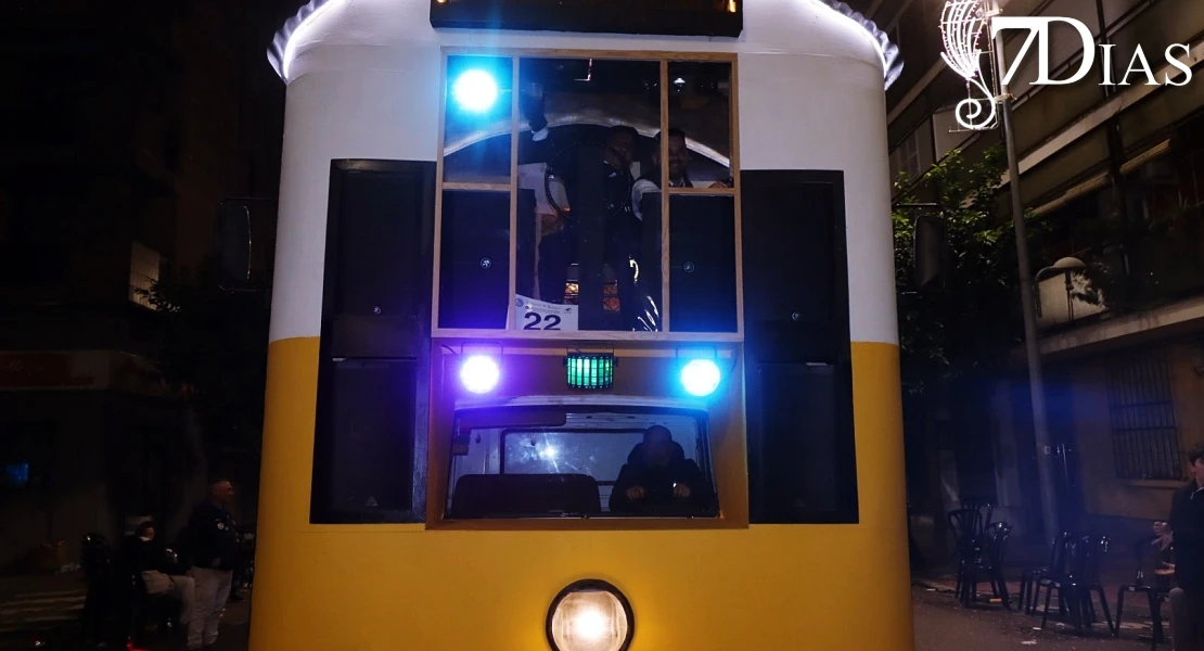 Imágenes de Artefactos y Grupos de Animación en el Gran Desfile del Carnaval de Badajoz 2026