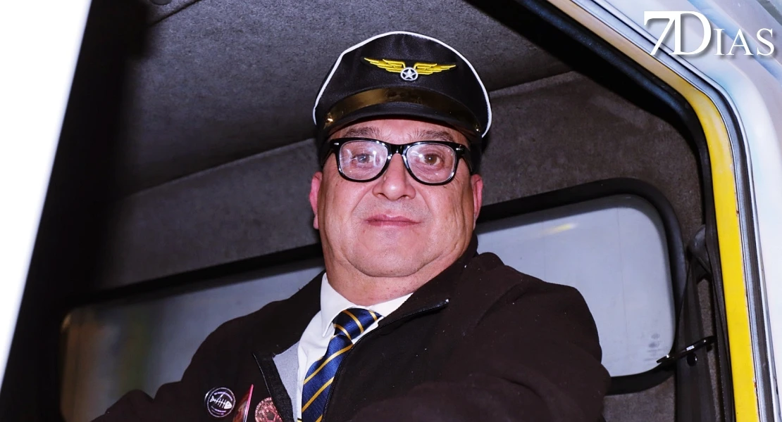 Imágenes de Artefactos y Grupos de Animación en el Gran Desfile del Carnaval de Badajoz 2026