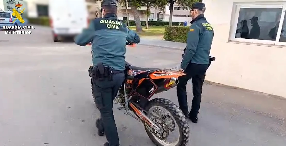 Detenido un menor tras atentar contra guardias civiles en una concentración de motos ilegal