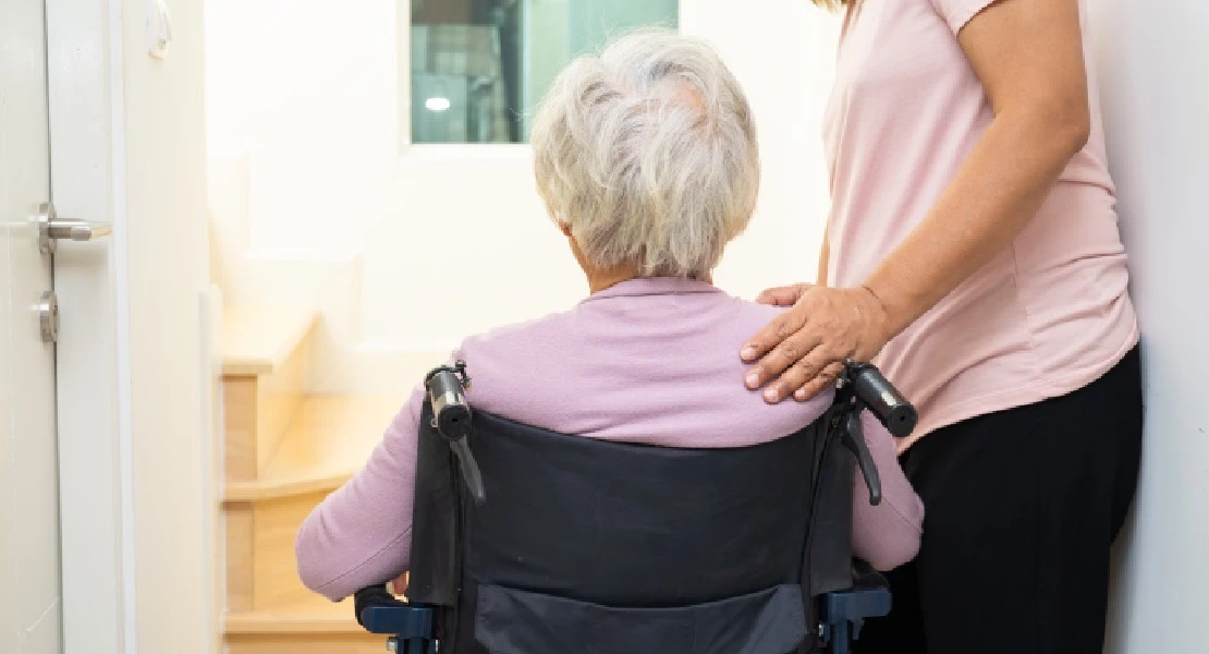 El PSOE acusa a la Junta de “desmantelar” la ayuda a domicilio en Extremadura