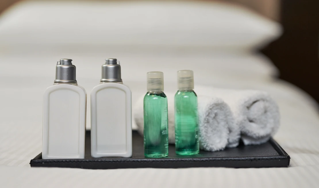 Prohibirán los botes de gel y champú en los hoteles