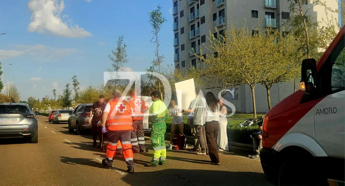Un ciclista hospitalizado tras chocar contra una furgoneta en Badajoz
