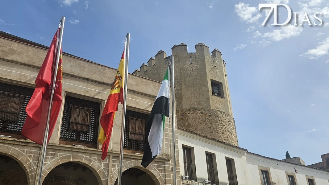 Inauguran una nueva estatua por el Día de Badajoz: