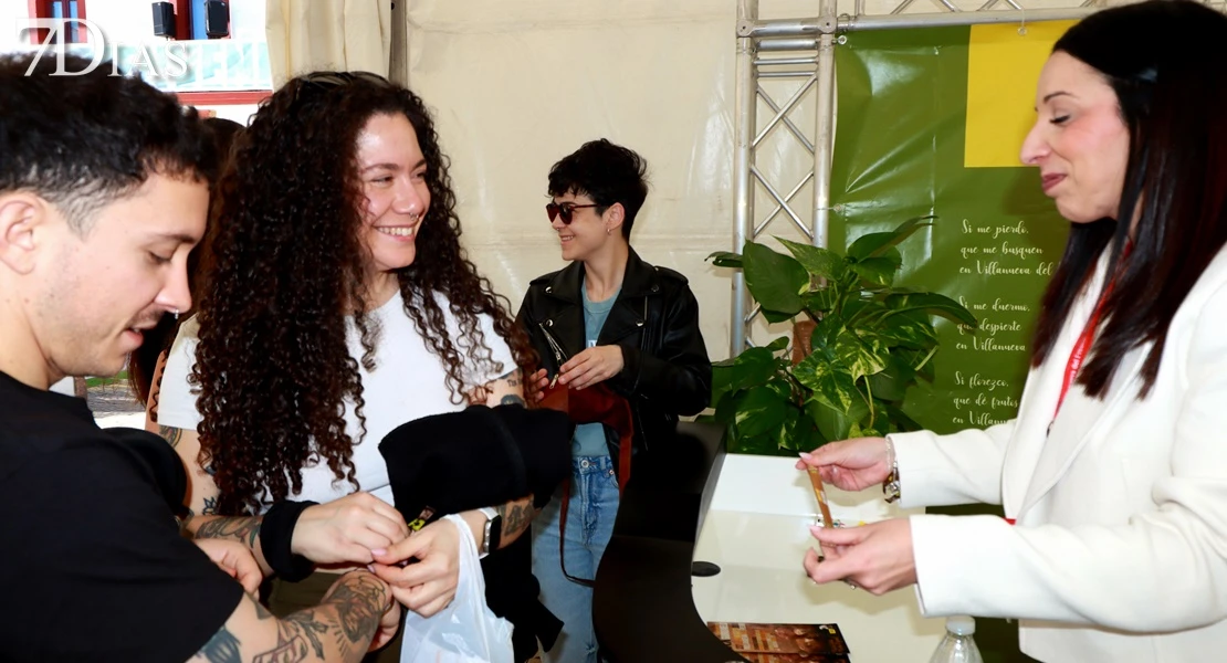 Aficionados de todas partes se unen en Villanueva del Fresno en busca del gurumelo