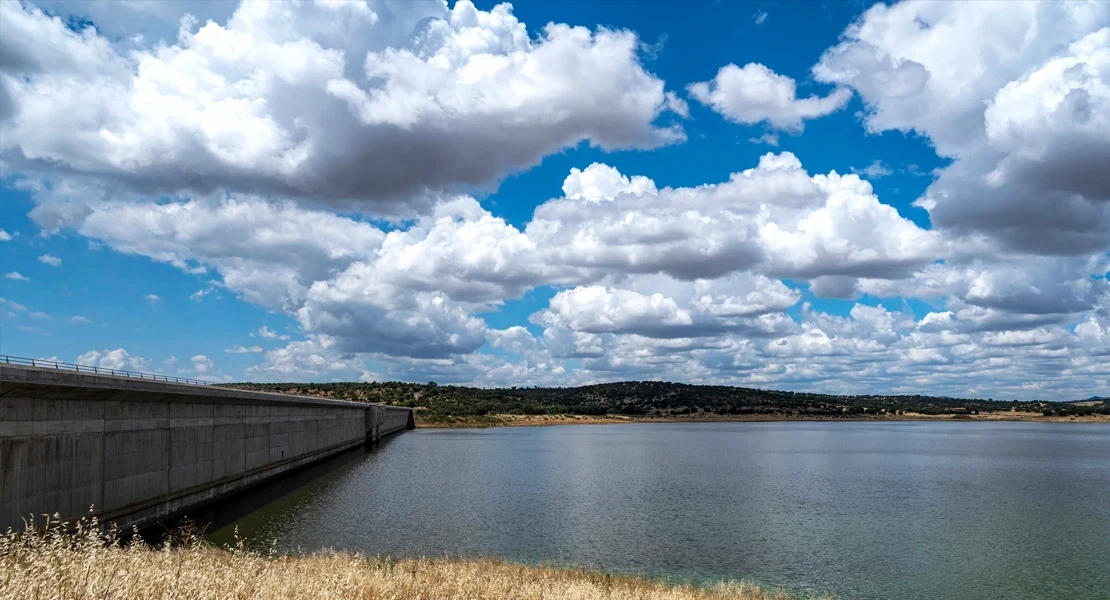 Repoblación en el embalse de Alcollarín tras "errar y tener que volver a empezar"