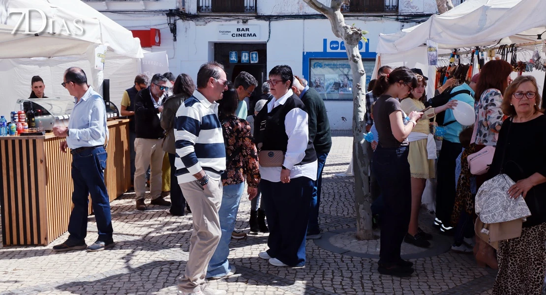 Aficionados de todas partes se unen en Villanueva del Fresno en busca del gurumelo