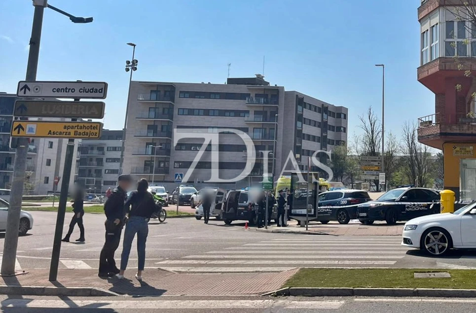 Muere una mujer tras caer de un piso en la barriada de San Fernando