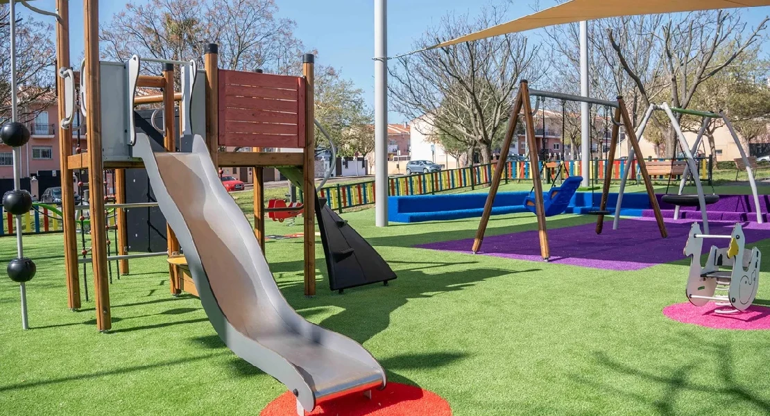 El Ayto. de Mérida abre nuevas áreas de juegos infantiles y áreas saludables en seis barriadas