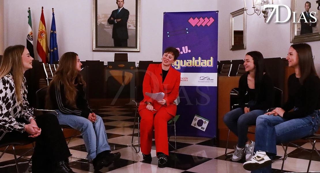Jóvenes cacereños participan en las actividades del 8M: "Somos la voz del futuro"