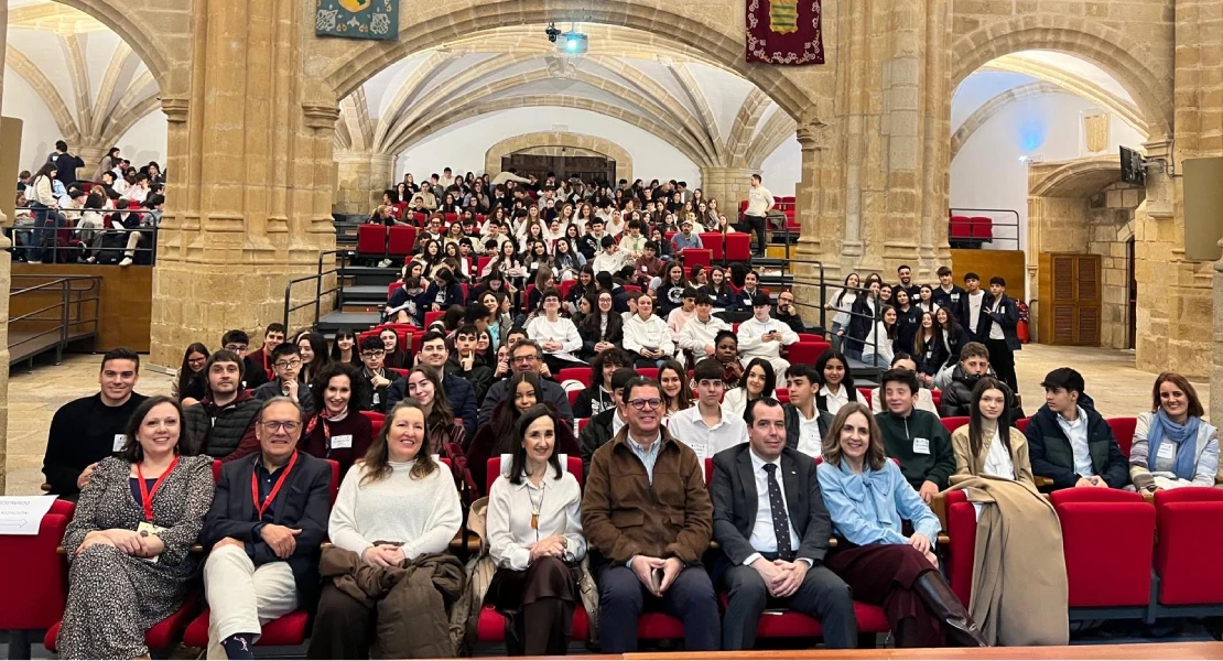 Casi un centenar de equipos participan en la ronda clasificatoria del V Concurso de Debate Escolar