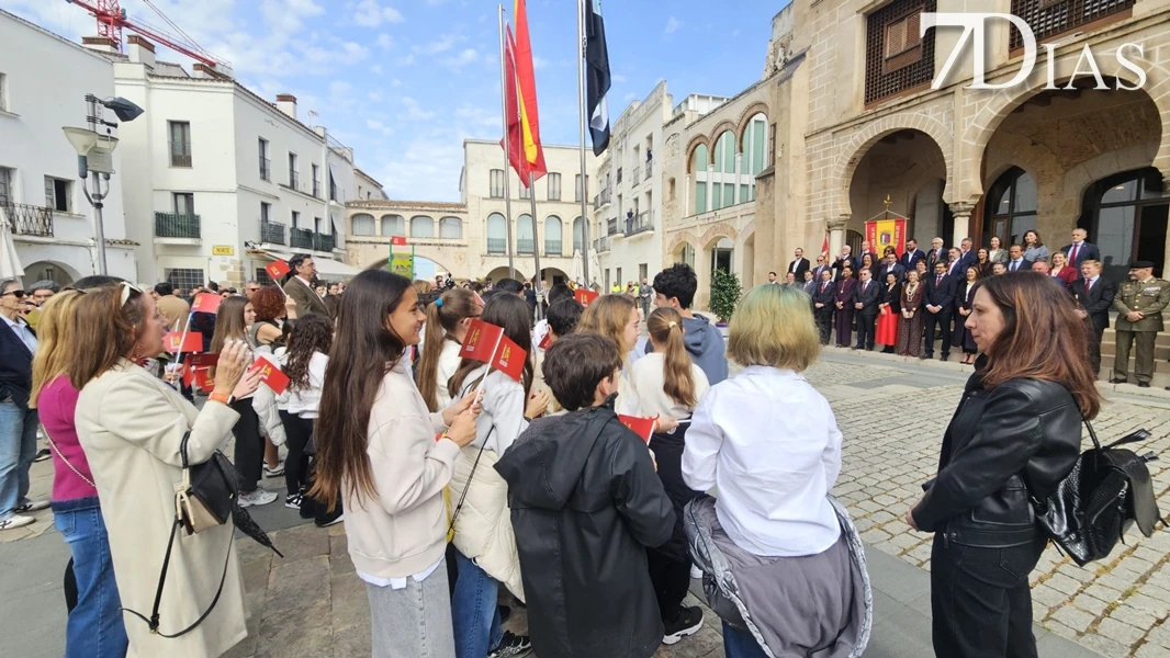 Inauguran una nueva estatua por el Día de Badajoz:
