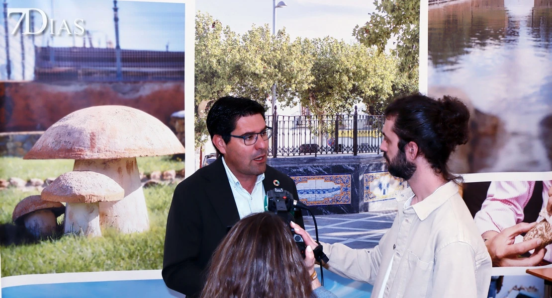 Aficionados de todas partes se unen en Villanueva del Fresno en busca del gurumelo