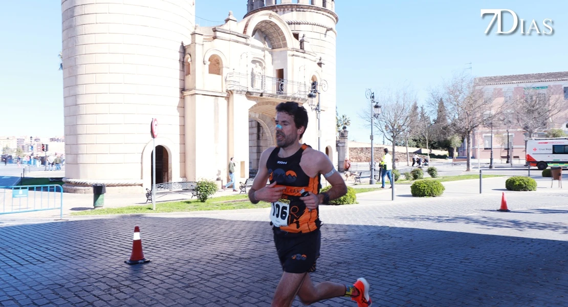 Galería de imágenes y vídeo de la 32 Maratón y 10 Medio Maratón 'Ciudad de Badajoz'